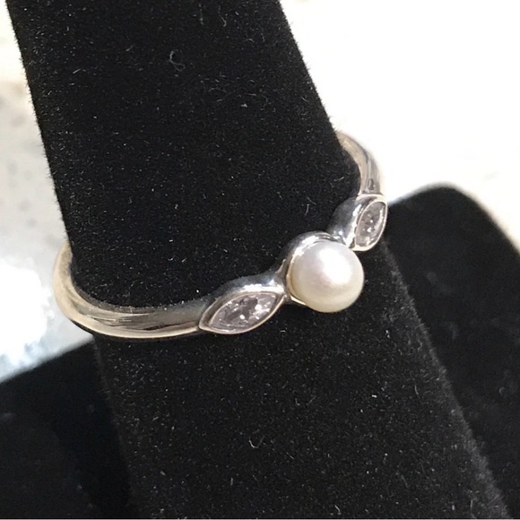 Pandora Jewelry - Pandora Petite Luminous Leaves Pearl Clear CZ Ring #190964P  Size 8